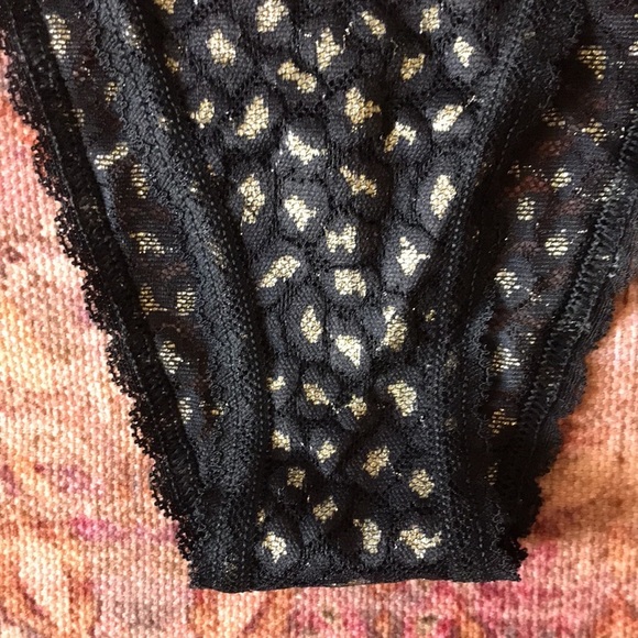 Victoria’s Secret NWT String bikini brief panties size Large. Black & si… - Picture 3 of 5